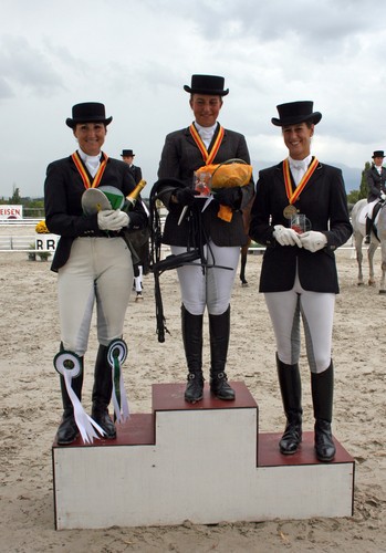 2e Alenka Jochems, 1ère Marie Guichard, 3e Corinne Bandelier