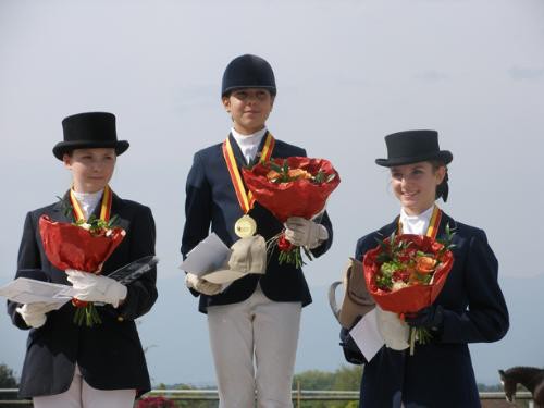 Camille Descloux(2e), Léana Joannou (1ère), Anouk Loutan (3e)