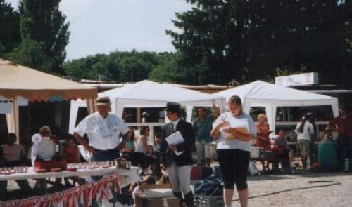 La remise des prix avec Francis Menoud, Anita Raverdino et Lucy Winter.